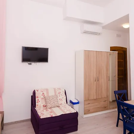 Gostinjska kuća Tezoro 3*